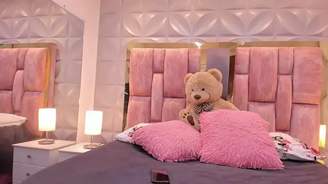 Paris Velvet online show from 9, 4, 2026