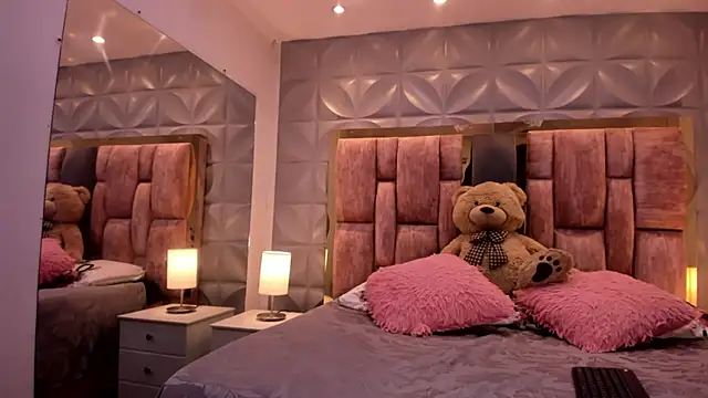 Paris Velvet online show from 14, 4, 2026