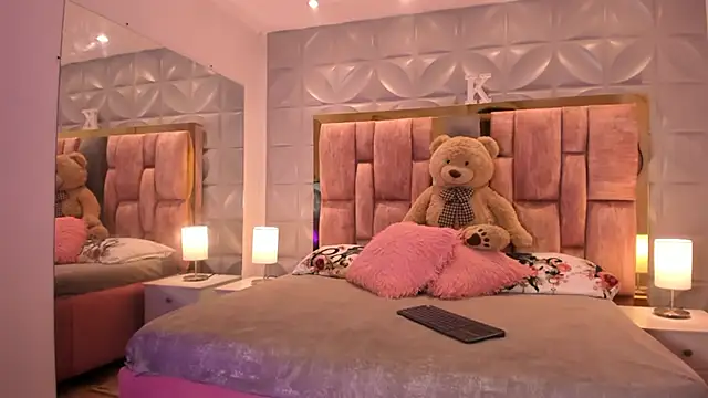 Paris Velvet online show from 10, 2, 2026