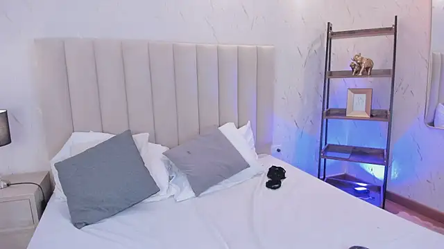 Snapshot of ViolettaRousee_ chatting on 11, 2, 2026 ViolettaRousee online show from 11, 2, 2026