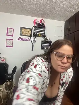 Snapshot of KimmyDark1 chatting on 12, 6, 2026 KimmyDark1 online show from 12, 6, 2026