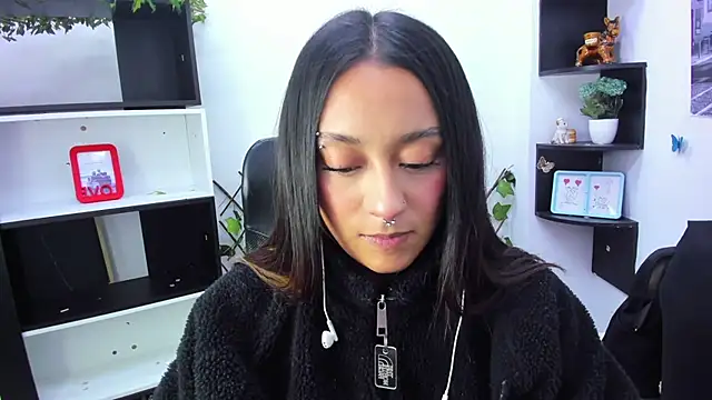 Miaa Thopmson  online show from 21, 2, 2026