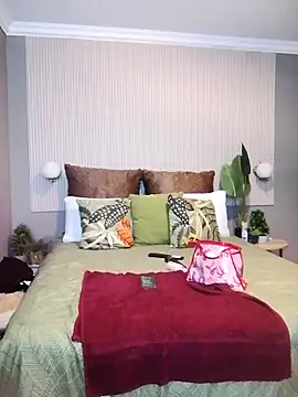 LADY-NESH online show from 8, 4, 2026