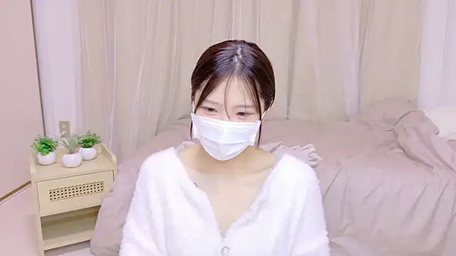 Snapshot of _MIYUnya chatting on 8, 2, 2026 MIYUnya online show from 8, 2, 2026