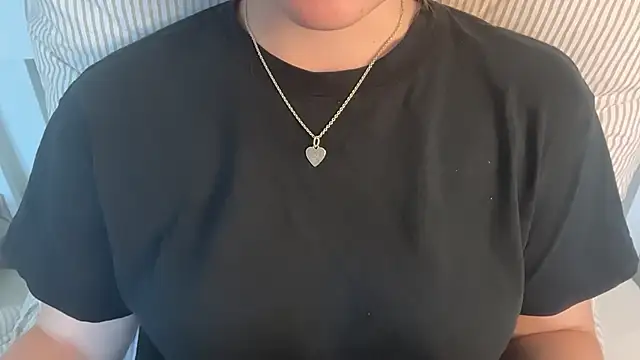 Lucyschickt online show from 13, 7, 2026