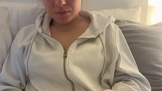 Lucyschickt online show from 12, 2, 2026