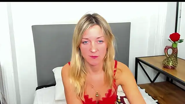 Snapshot of MileyXStar chatting on 18, 2, 2026 MileyXStar online show from 18, 2, 2026