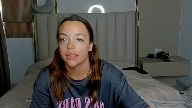 Snapshot of stellaa_quenn chatting on 4, 4, 2026 stellaa quenn online show from 4, 4, 2026