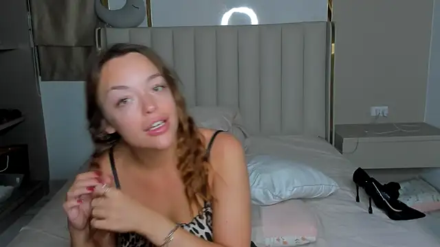 Snapshot of stellaa_quenn chatting on 16, 4, 2026 stellaa quenn online show from 16, 4, 2026