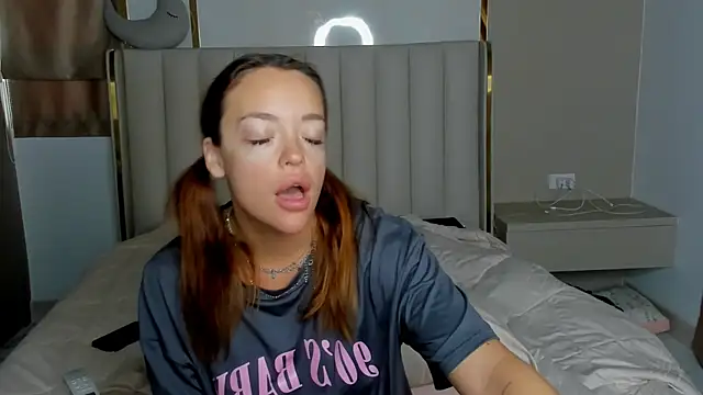 Snapshot of stellaa_quenn chatting on 13, 4, 2026 stellaa quenn online show from 13, 4, 2026