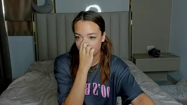 Snapshot of stellaa_quenn chatting on 5, 4, 2026 stellaa quenn online show from 5, 4, 2026