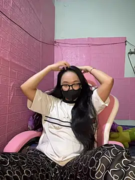 Snapshot of Leeeiuu chatting on 25, 2, 2026 Leeeiuu online show from 25, 2, 2026