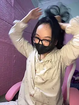 Snapshot of Leeeiuu chatting on 23, 2, 2026 Leeeiuu online show from 23, 2, 2026