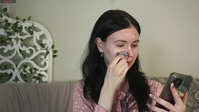 Glow hollow online show from 14, 2, 2026