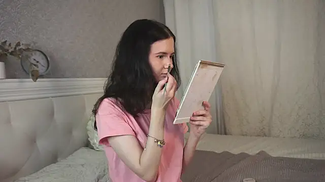 Glow hollow online show from 11, 2, 2026