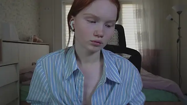 Snapshot of Nellie_baby chatting on 3, 6, 2026 Nellie baby online show from 3, 6, 2026