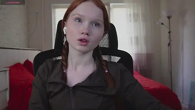 Snapshot of Nellie_baby chatting on 17, 6, 2026 Nellie baby online show from 17, 6, 2026
