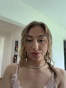 Snapshot of romyxxs chatting on 14, 5, 2026 romyxxs online show from 14, 5, 2026