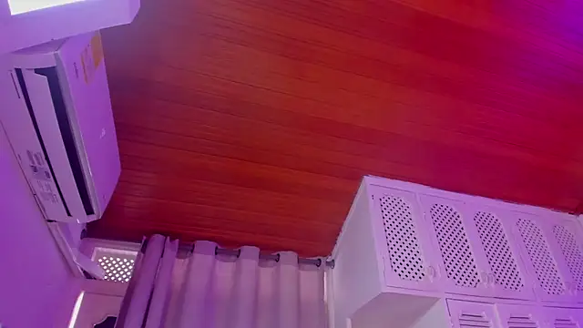  Kailythompson online show from 18, 4, 2026