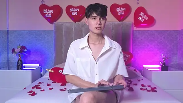 Snapshot of Derek_Sinn chatting on 14, 2, 2026 Derek Sinn online show from 14, 2, 2026