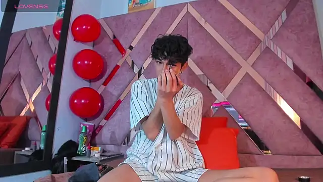 Snapshot of MeghanQueen__ chatting on 14, 2, 2026 MeghanQueen online show from 14, 2, 2026