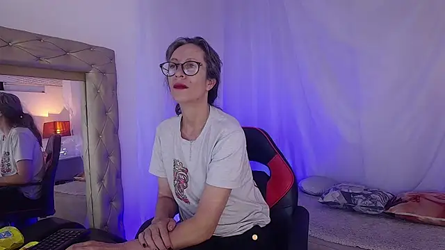 laurasofia45 online show from 11, 4, 2026