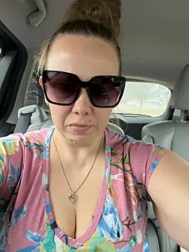 Snapshot of lickablelynn87 chatting on 19, 2, 2026 lickablelynn87 online show from 19, 2, 2026