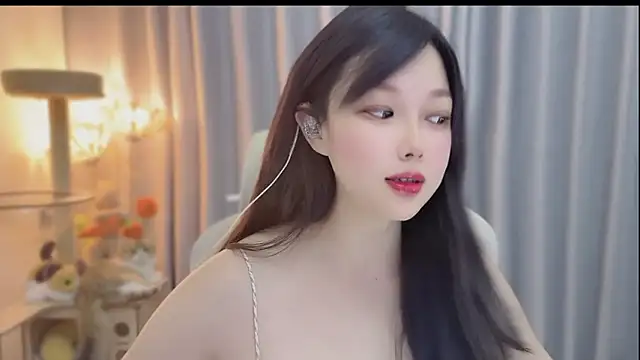 Snapshot of Yumi_yuni chatting on 5, 6, 2026 Yumi yuni online show from 5, 6, 2026