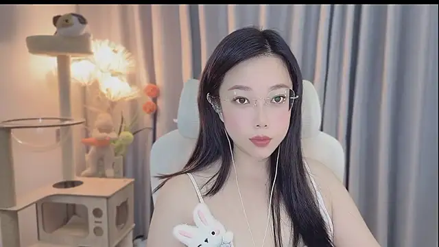Snapshot of Yumi_yuni chatting on 10, 5, 2026 Yumi yuni online show from 10, 5, 2026