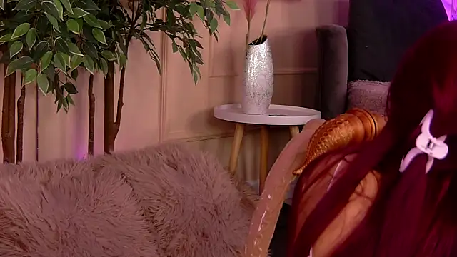 CrystalRedd online show from 5, 2, 2026