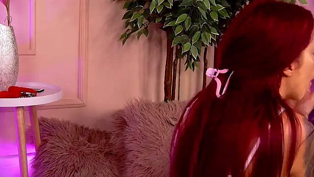 CrystalRedd online show from 4, 3, 2026