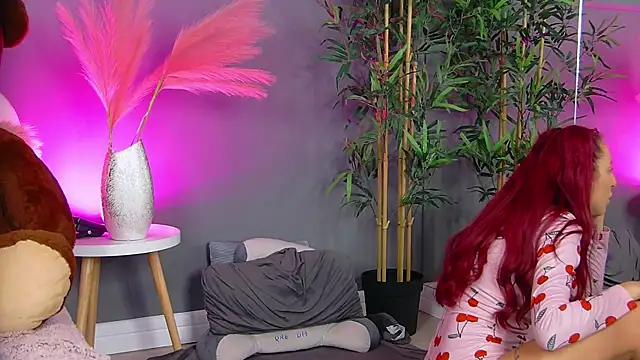 CrystalRedd online show from 3, 4, 2026