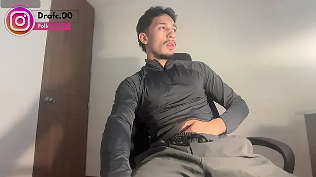 Snapshot of rafael_stone11 chatting on 21, 6, 2026 rafael stone11 online show from 21, 6, 2026