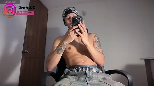 Snapshot of rafael_stone11 chatting on 18, 7, 2026 rafael stone11 online show from 18, 7, 2026