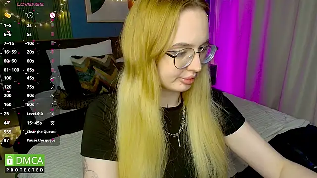 AdeLuna online show from 25, 5, 2026