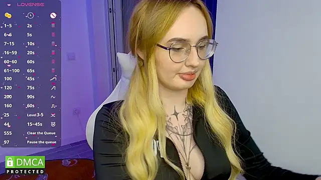 AdeLuna online show from 28, 5, 2026