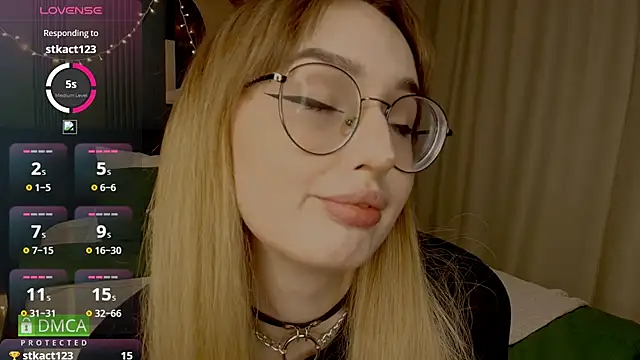 Snapshot of AdeLuna chatting on 5, 2, 2026 AdeLuna online show from 5, 2, 2026