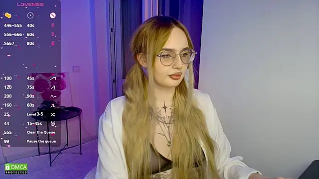 AdeLuna online show from 26, 4, 2026