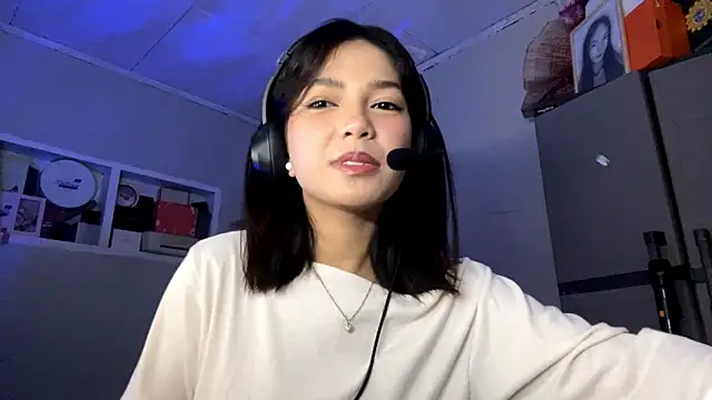 ConstancePorrini online show from 5, 2, 2026