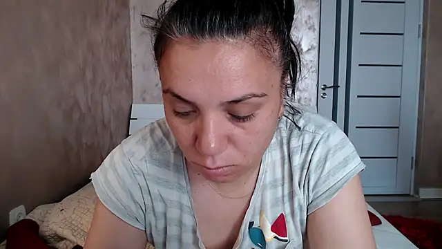 Snapshot of LorraGrey chatting on 3, 7, 2026 LorraGrey online show from 3, 7, 2026