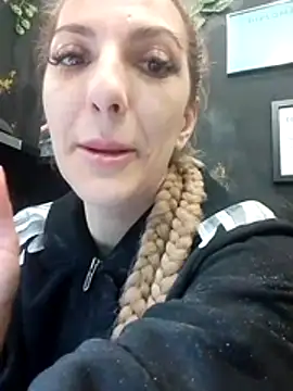 Snapshot of LannaQuinn chatting on 5, 2, 2026 LannaQuinn online show from 5, 2, 2026