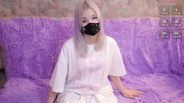 Yunakiss online show from 5, 3, 2026