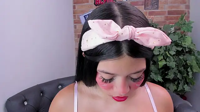 Snapshot of foxy_vera chatting on 28, 5, 2026 foxy vera online show from 28, 5, 2026