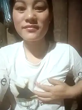 Snapshot of Momo-biki chatting on 12, 3, 2026 Momo-biki online show from 12, 3, 2026