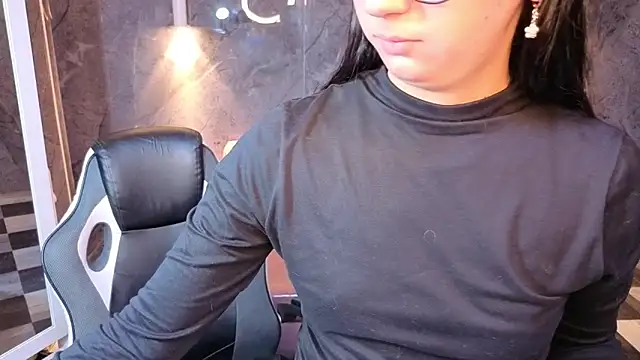 Snapshot of Sophie_jones_b chatting on 10, 4, 2026 Sophie jones b online show from 10, 4, 2026