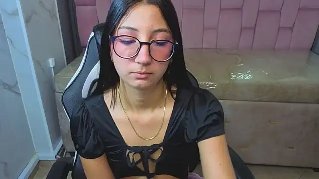 Snapshot of Sophie_jones_b chatting on 18, 3, 2026 Sophie jones b online show from 18, 3, 2026