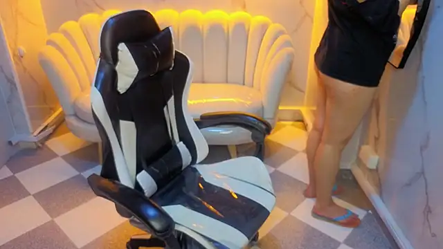 Valerie moon b online show from 18, 3, 2026