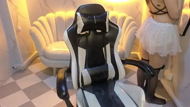 Valerie moon b online show from 19, 3, 2026