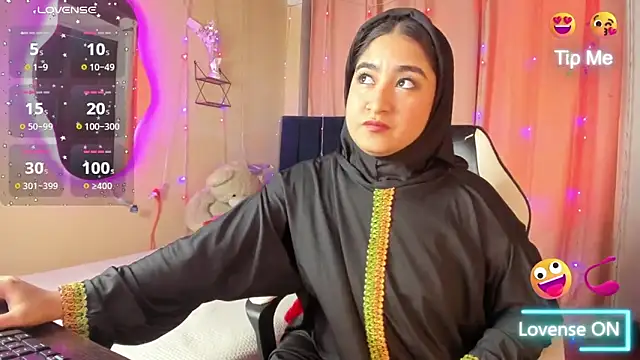 Snapshot of SamiraAwada chatting on 4, 2, 2026 SamiraAwada online show from 4, 2, 2026