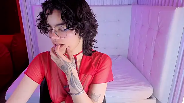 Snapshot of KittyLatina_02 chatting on 15, 2, 2026 KittyLatina 02 online show from 15, 2, 2026